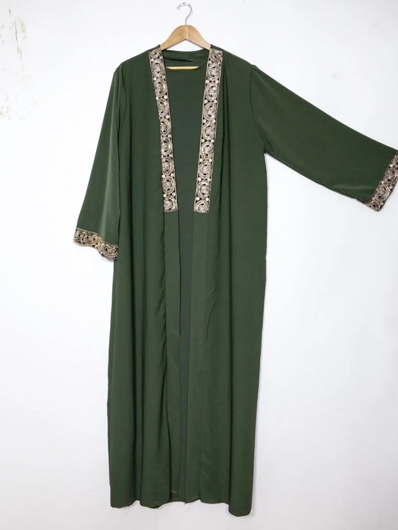 Zweiteiliges Set aus Kimono und ärmellosem Oberteil aus Medina-Seide