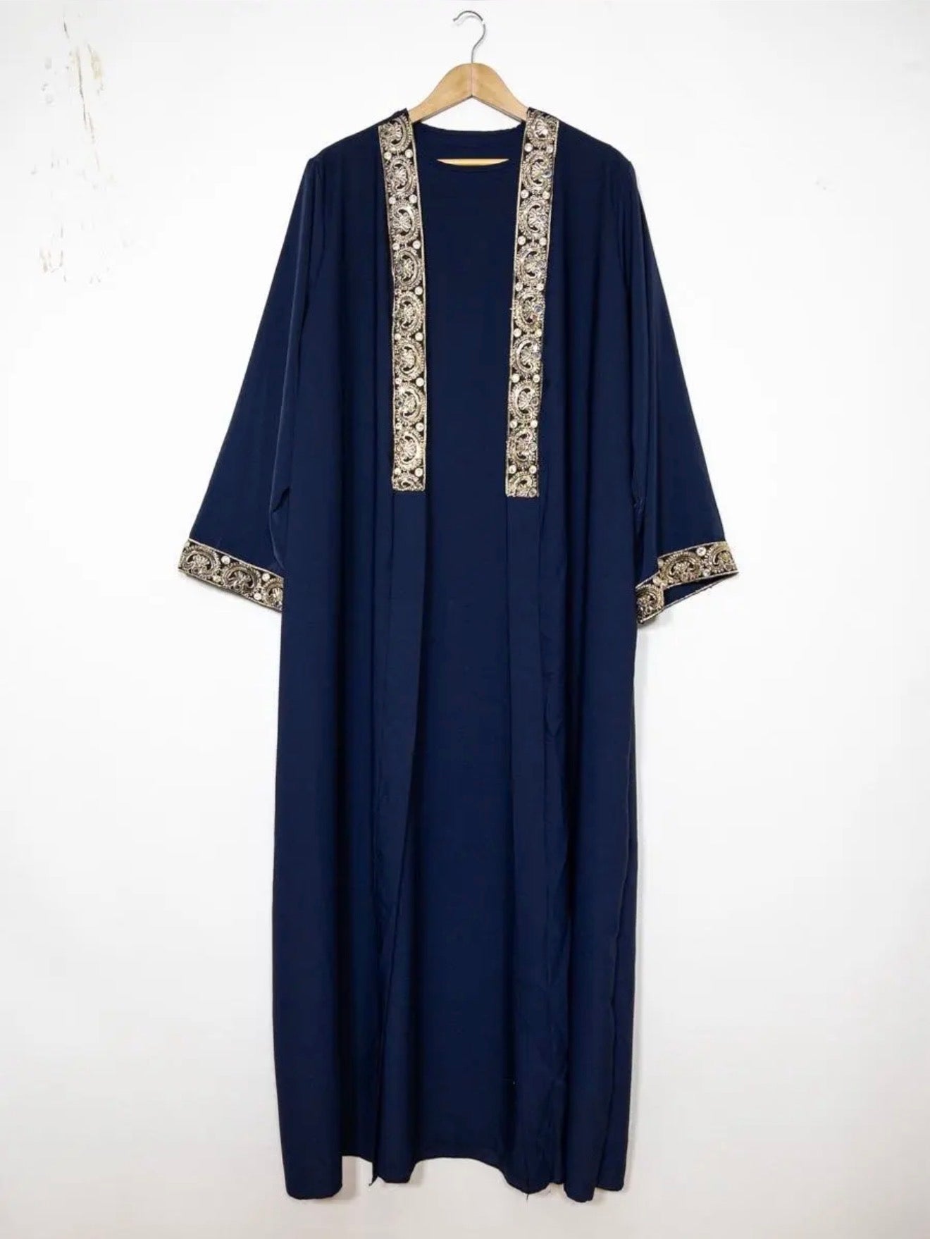 Zweiteiliges Set aus Kimono und ärmellosem Oberteil aus Medina-Seide