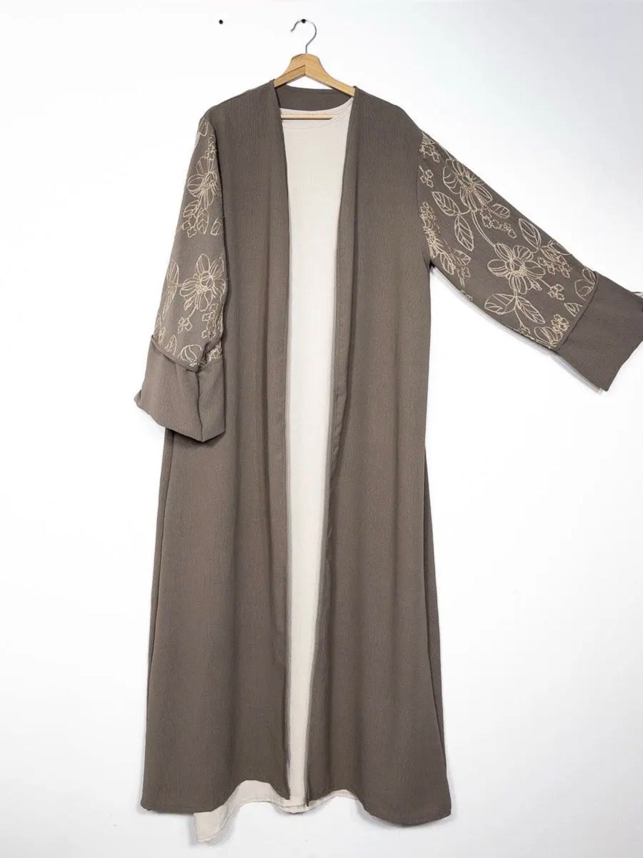 2-teiliges Kimono Set mit goldenen floralen Stickereien