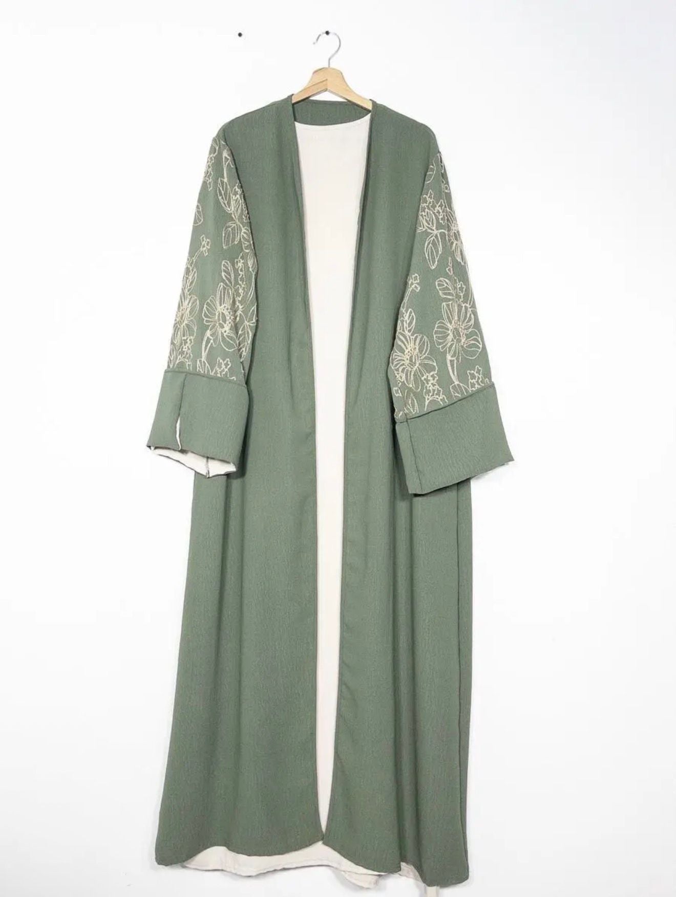 2-teiliges Kimono Set mit goldenen floralen Stickereien
