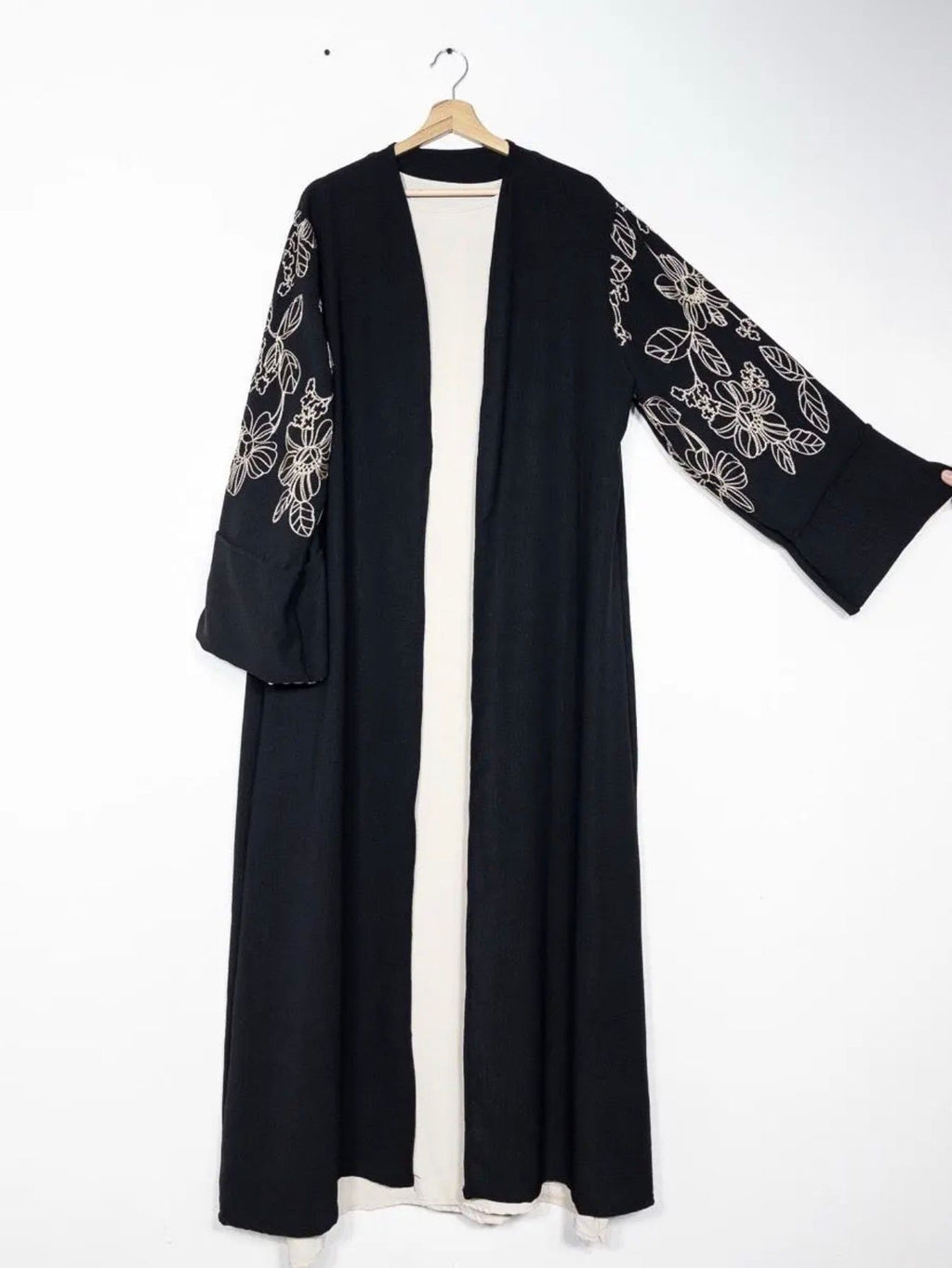 2-teiliges Kimono Set mit goldenen floralen Stickereien