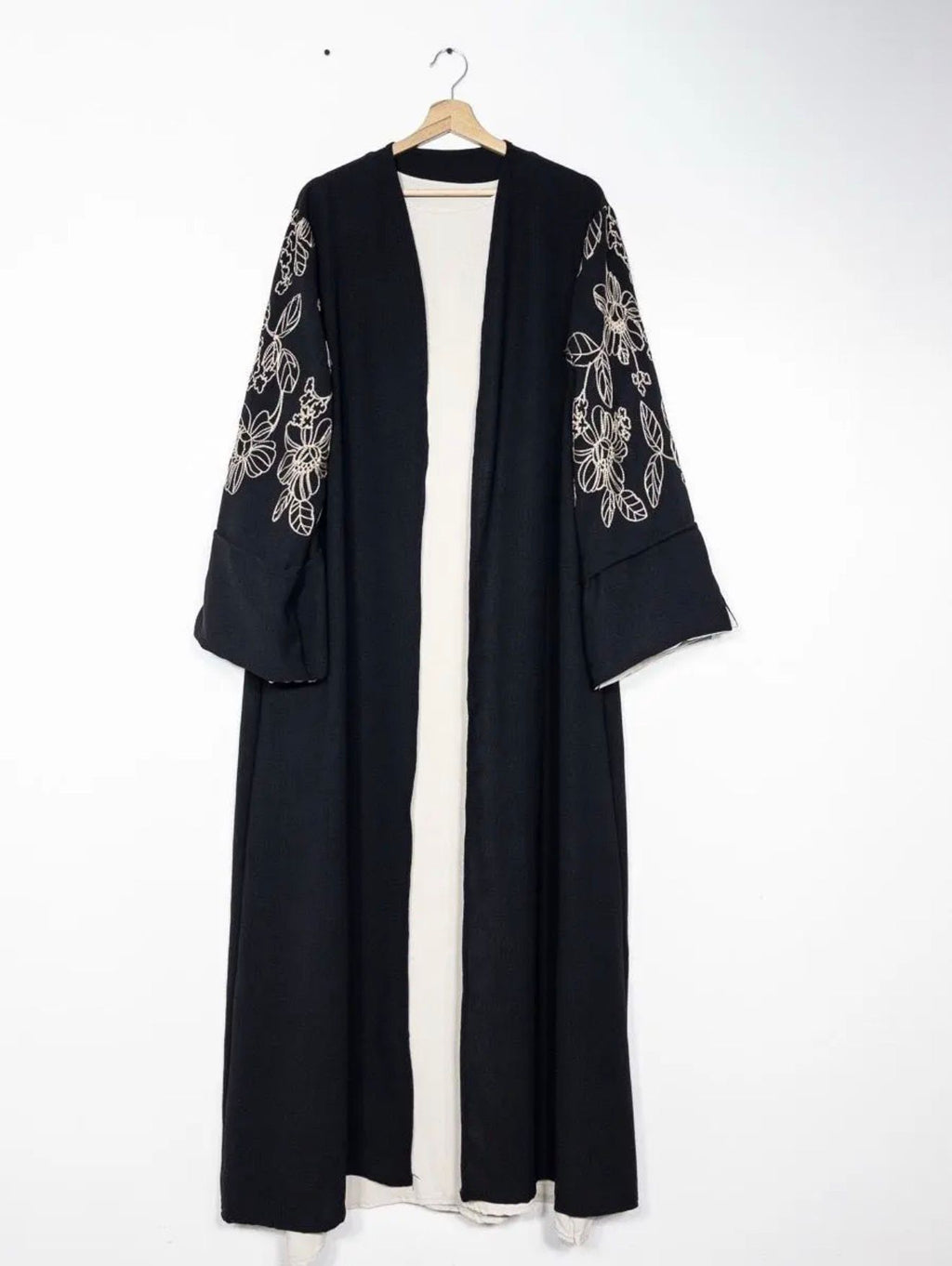 2-teiliges Kimono Set mit goldenen floralen Stickereien