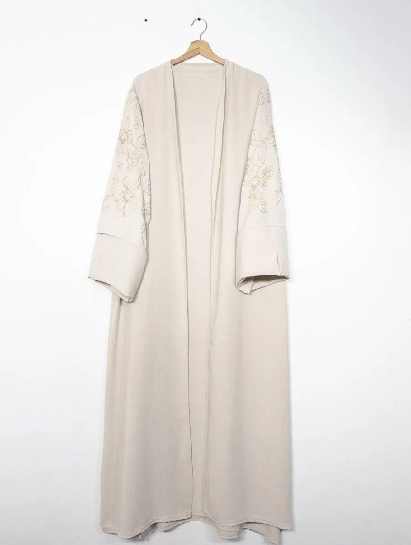 2-teiliges Kimono Set mit goldenen floralen Stickereien