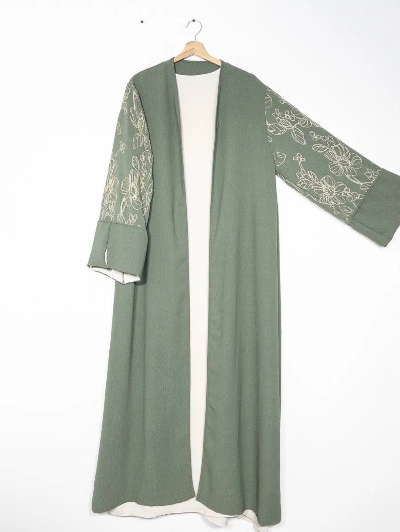 2-teiliges Kimono Set mit goldenen floralen Stickereien